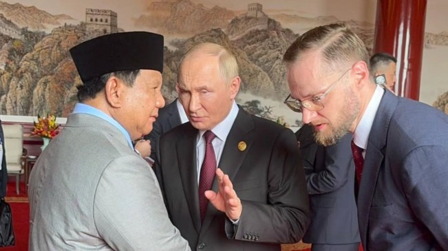 Momen Presiden Prabowo Subianto dan Presiden Vladimir Putin bertemu di Beijing. (Instagram @sekretariat.kabinet)